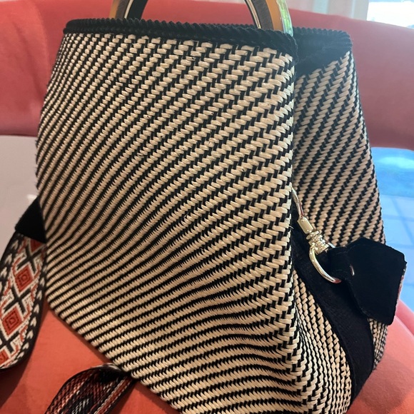 Mirta Via Mail Bag. Excellent Condition - Picture 5 of 7